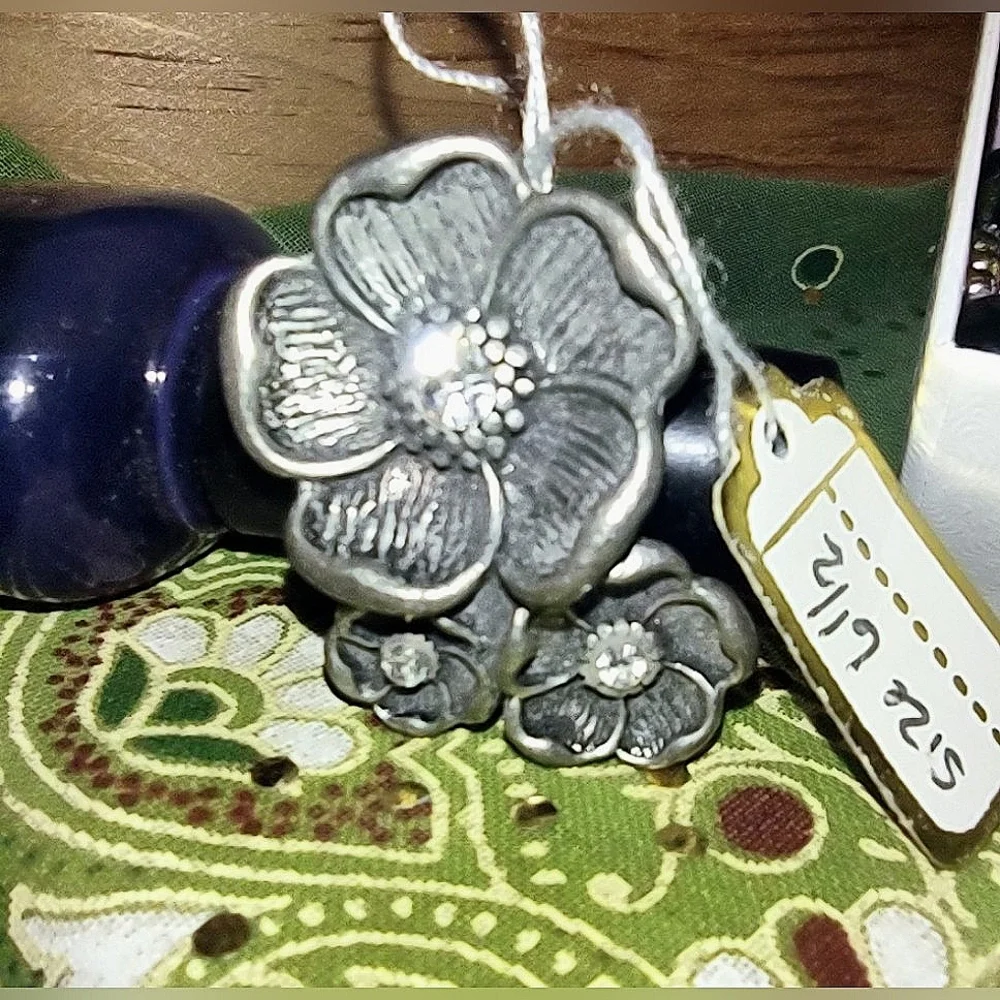 Antique Silver-colored Tri Floral Statement Ring
